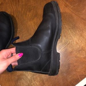Women’s size 8 blundstones
